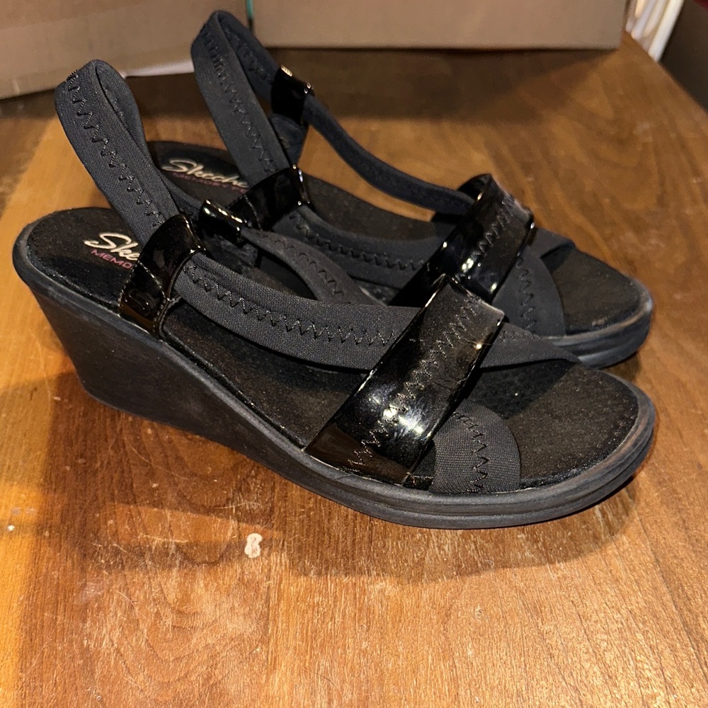 Stylish Skechers Cali Rumblers Black Wedge Memory Foam Sandals Sz 9.5